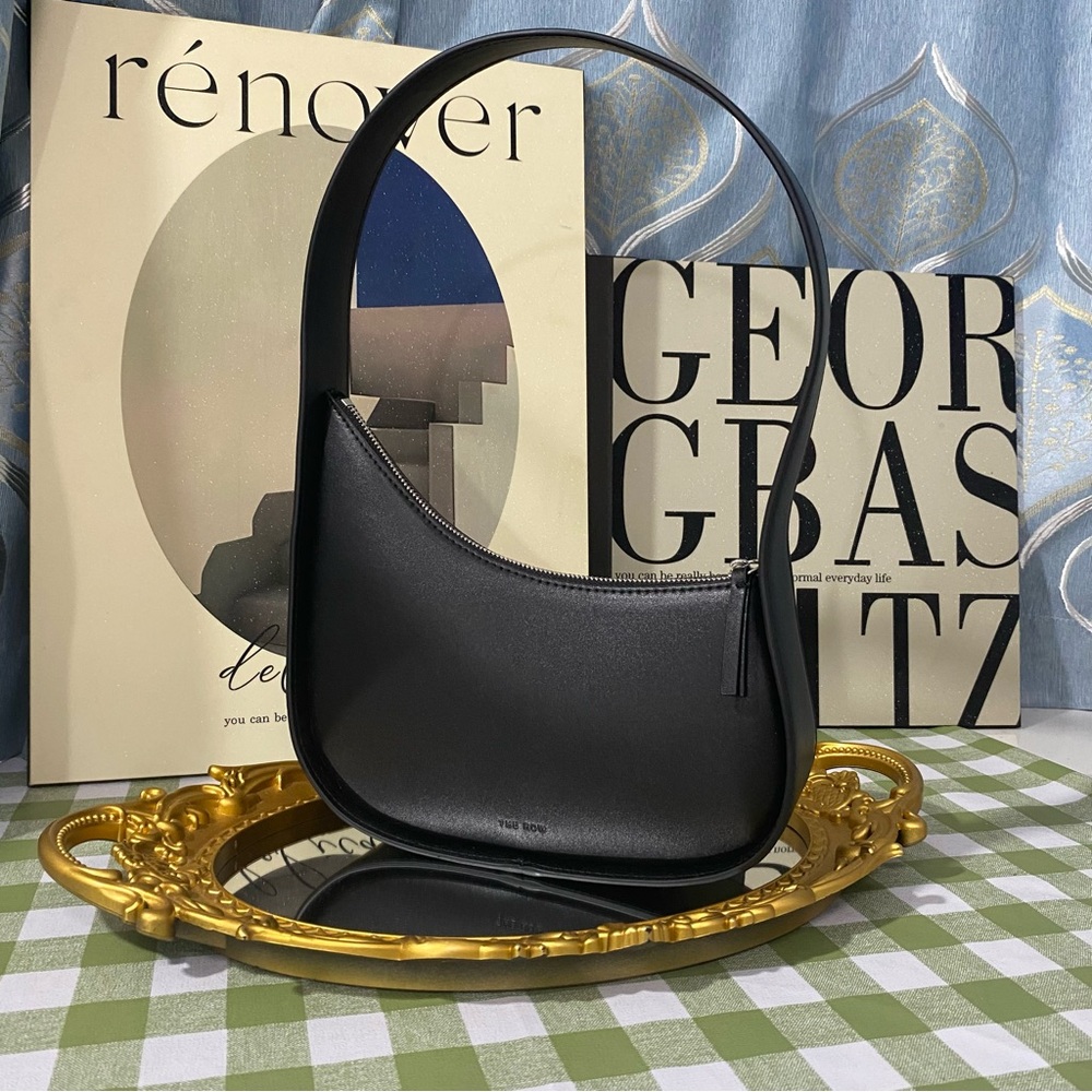 The Row Black Clutch Sophisticated Design😎🍇✨🌿